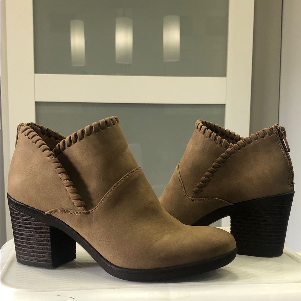 👢EüroSoft by Sofft Ankle Boots – Women’s Size 6 – Tan/Beige